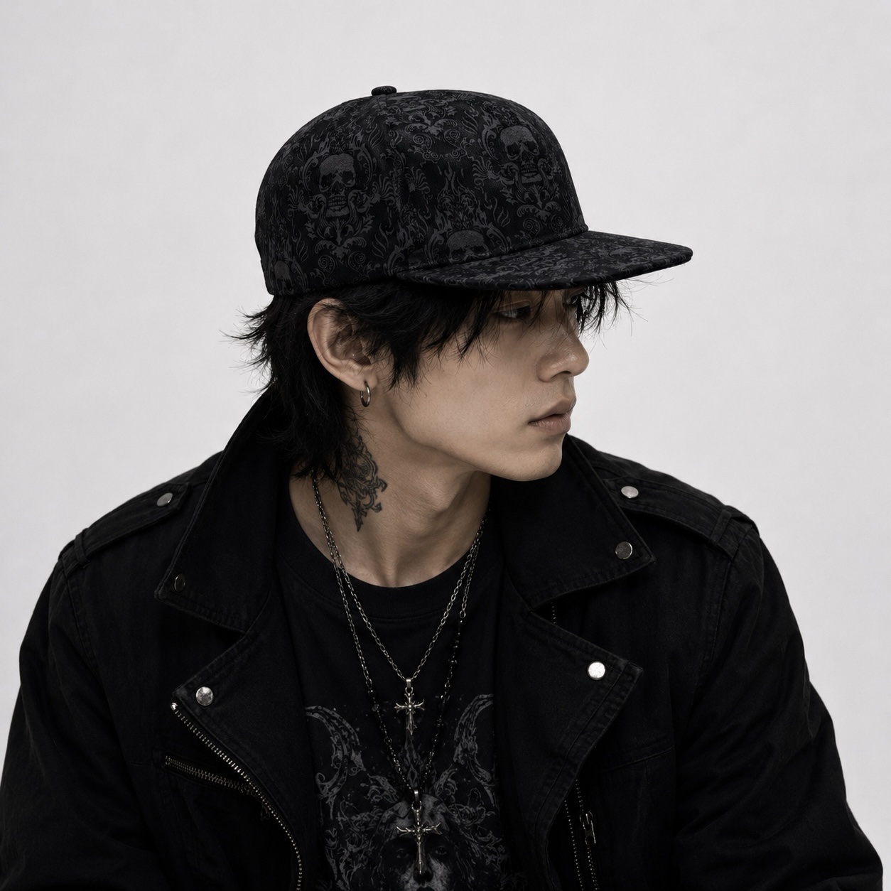 Noir Crest Cap